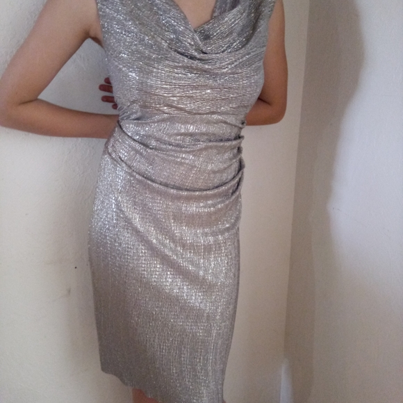 Gold dress - Picture 3 of 3